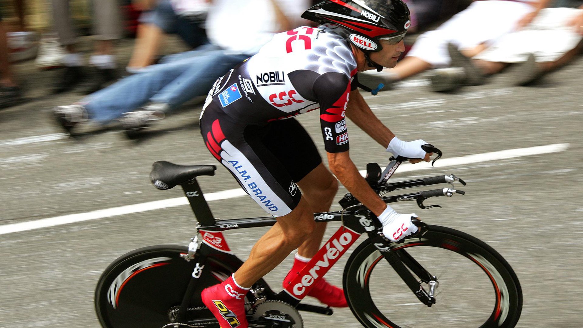 哥伦比亚队后卫佩雷斯在巴黎奥运会上表现出色，2021哥伦比亚球员